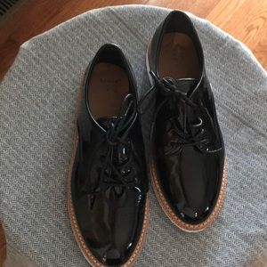 Black patent Oxford shoe